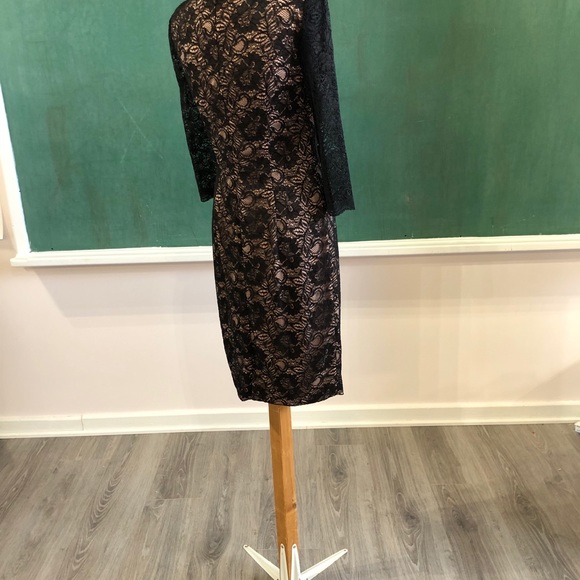 Short lace dress - Picture 3 of 9